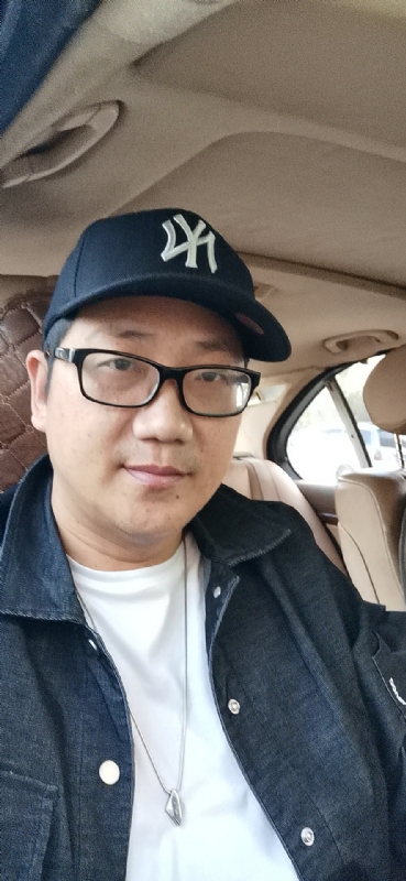 拥抱幸福的第一张照片--顺昌相亲网